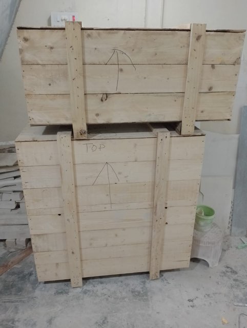 Zadržena zásilka z Keni, která nesplnila podmínky pro dovoz dřevěného obalového materiálu
